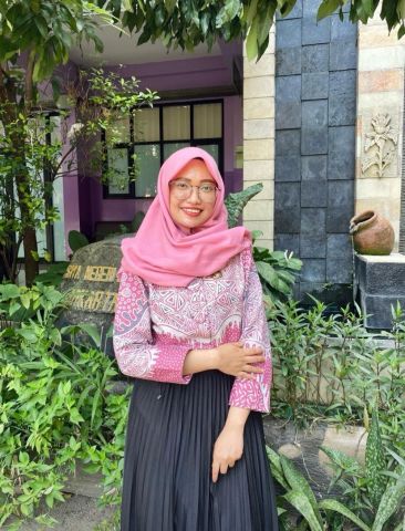 Utari Prananingrum, S.Pd. - Guru Bahasa Inggris