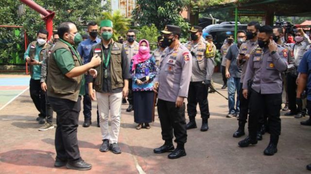 Tinjau Vaksinasi Massal di SMAN 38 Jakarta