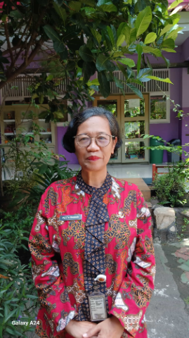 Dra. Pesta Siahaan, M.Pd. - Guru Biologi