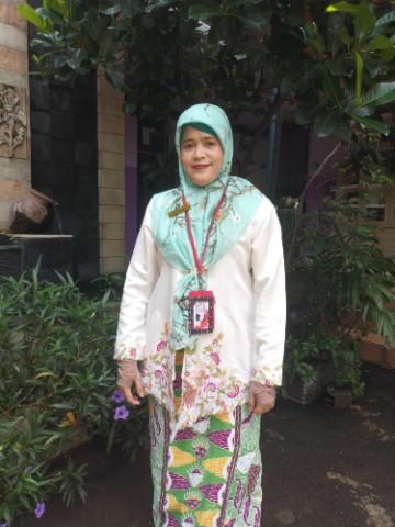 Mai Ria Suzanna, S.Pd. M.Hum. - Guru Bahasa Inggris
